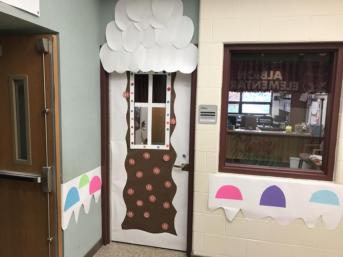 PTO Student Council Christmas Door Decorations 10