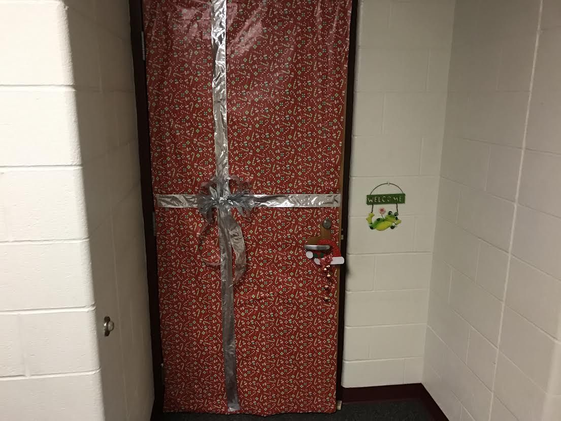 PTO Student Council Christmas Door Decorations 11